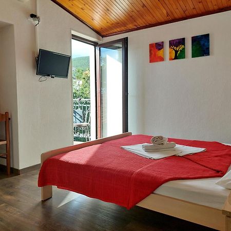 Pansion Klaudija Bed & Breakfast ซริกเวนิซา ภายนอก รูปภาพ